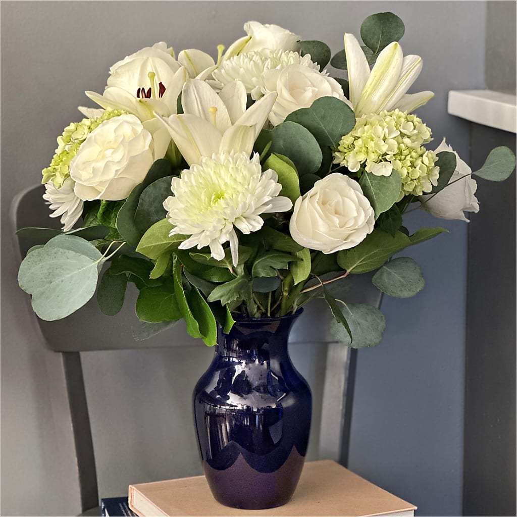 Snowy Dreams Bouquet –  Great Bend Floral, Great Bend KS